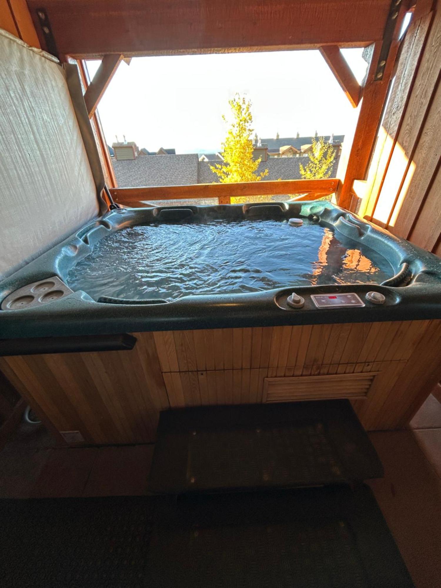 3 Bedroom 3 Bath Ski In Ski Out With Private Hot Tub Big White Exterior foto