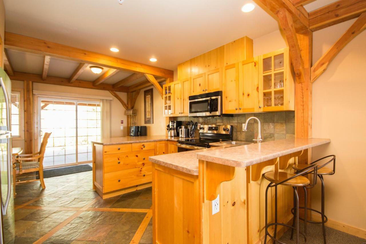 3 Bedroom 3 Bath Ski In Ski Out With Private Hot Tub Big White Exterior foto